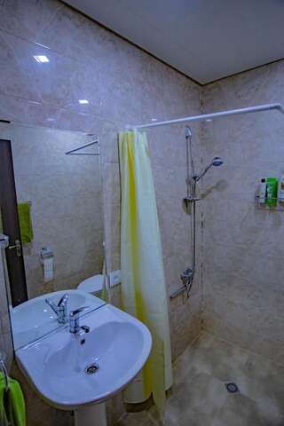 Проживание в семье У Наны Лагодехи Двухместный номер с 1 кроватью и собственной ванной комнатой-3