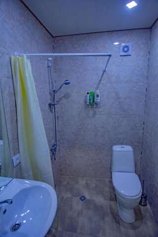 Проживание в семье У Наны Лагодехи Двухместный номер с 1 кроватью и собственной ванной комнатой-4